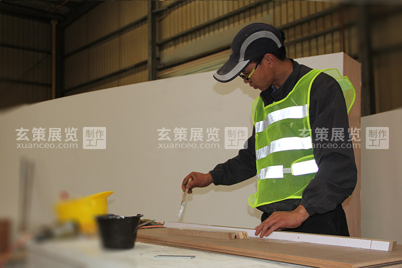 91免费看片视频展覽工廠工人